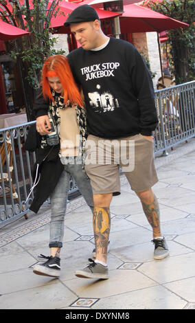Hayley Williams de Paramore dehors et environ au bosquet avec son copain Chad Gilbert de New Found Glory la bande comprend : Hayley Williams,Tchad Gilbert Où : Hollywood California USA Quand : 20 Nov 2012 Banque D'Images