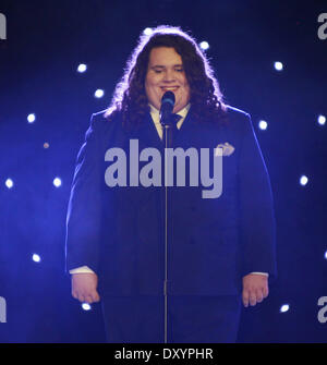 Jonathan Antoine et Charlotte Jaconelli aka Jonathan et Charlotte de Britains got talent 2012 effectuer à la Mr World 2012 à la Kent Showground Detling Maidstone Kent en Angleterre - 24.11.12 Myleene Klass, avec : Jonathan Antoine et Charlotte jmd Banque D'Images