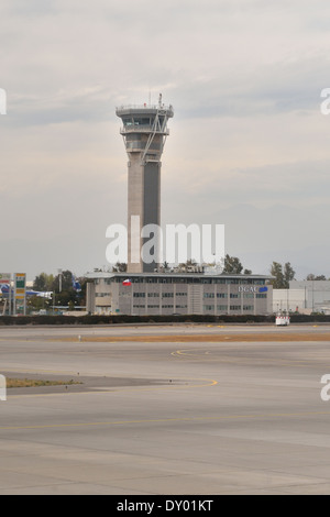 Tour de contrôle de la circulation aérienne de l'aéroport international de Santiago du Chili. Banque D'Images