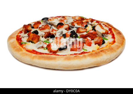 Pizza poulet tikka sur fond blanc Banque D'Images