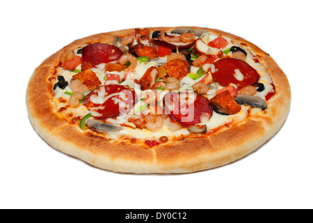 Crevettes et poulet avec pizza vegtable sur fond blanc Banque D'Images