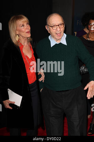 Les Miserables New York Premiere - Les arrivées au Ziegfeld Theatre avec : Elaine Joyce,Neil Simon Où : New York City NY United States Quand : 10 déc 2012 Banque D'Images