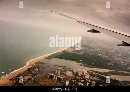 De vol au dessus de Chennai, Inde. Vue aérienne du vol Emirates aile. Banque D'Images