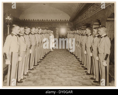 Cette photographie des années 1930 de Sam Hood capture le Capitol Theatre de Sydney, un grand palais du cinéma de l'époque. Il offre un aperçu de la culture du divertissement de l'Australie du début du XXe siècle. Banque D'Images