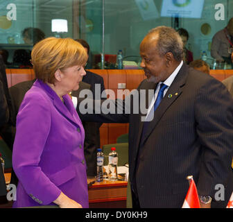 Bruxelles, Belgique. Le 02 avril 2014. En photo pendant le Sommet UE-Afrique tenu à Bruxelles étaient, de gauche à droite, la chancelière allemande Angela Merkel avec le Président Ismail Omar Guelleh de Djibouti. Crédit : Peter Cavanagh/Alamy Live News Banque D'Images