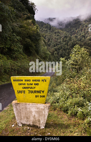 Le Bhoutan, Bhoutan, Namling Brak, le Bhoutan était wildest road, conduire avec prudence panneau d'avertissement sur les routes dangereuses accident point noir Banque D'Images