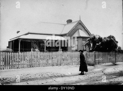Une tempête de neige rare à Mudgee, Nouvelle-Galles du Sud, vers 1905, capturée sur cette photographie. Les chutes de neige ont été un événement inhabituel pour la région, faisant de cette image un document historique important de la région. Banque D'Images
