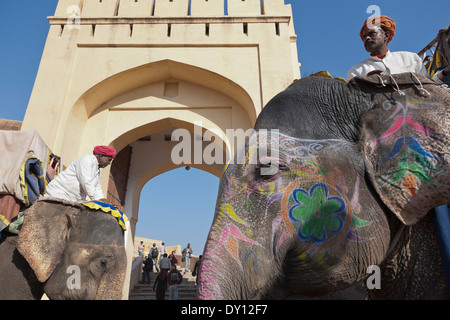 L'ambre, le Rajasthan, l'Inde, l'éléphant à Amber Fort-Palace manèges Banque D'Images