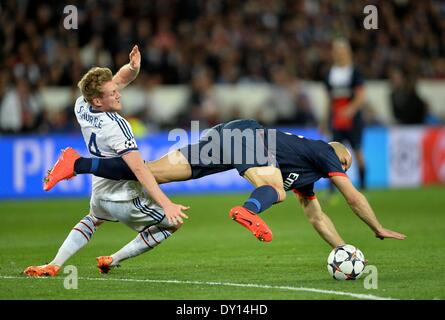 Paris, France. Apr 02, 2014. Alex (PSG) - Andre Schurrle (CHE) en action pendant le match entre le PSG et Chelsea Ligue des Champions Quart de finale : Action Crédit Plus Sport/Alamy Live News Banque D'Images