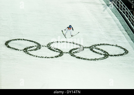 Peter Prevc (ALS) en compétition dans l'épreuve du saut à ski petit tremplin aux Jeux Olympiques d'hiver de Sotchi en 2014, Banque D'Images