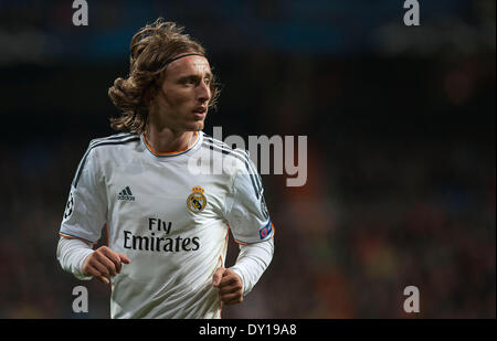 Madrid, Espagne. 2ème apr 2014. Luka Modric du Real Madrid est perçu au cours de la Ligue des Champions quart de finale match aller match contre Dortmund à Santiago Bernabeu à Madrid, Espagne, le 2 avril 2014. Le Real Madrid a remporté le match par 3-0. Credit : Xie Haining/Xinhua/Alamy Live News Banque D'Images