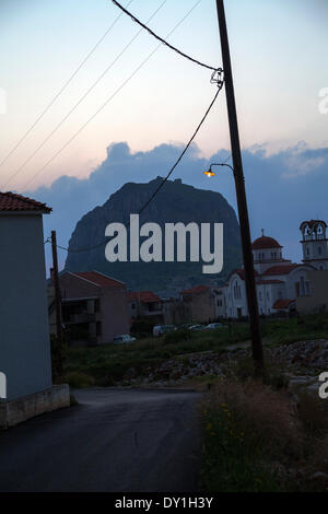 Monemvasia est une ville et une municipalité dans la région de Laconie, Grèce. La ville est située sur une petite île au large de la côte est du Péloponnèse. - Mars 2014. Banque D'Images