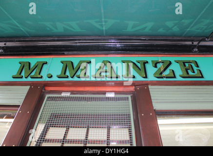 M. Manze, Eel Pie house boutique, Southwark, London, UK. Banque D'Images