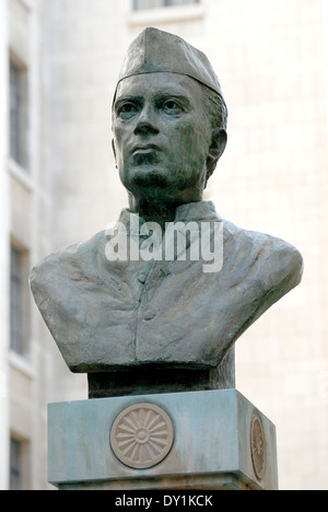 Londres, Angleterre, Royaume-Uni. Buste de Jarwaharlal Nehru (Pacific Leatherback Turtle Recovery Strategy, premier premier ministre de l'Inde indépendante) en Inde Place Banque D'Images