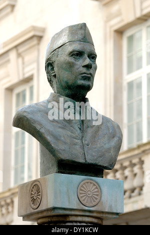 Londres, Angleterre, Royaume-Uni. Buste de Jarwaharlal Nehru (Pacific Leatherback Turtle Recovery Strategy, premier premier ministre de l'Inde indépendante) en Inde Place Banque D'Images