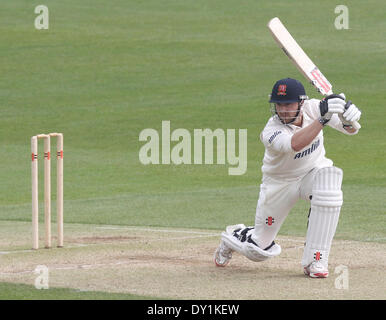 Chelmsford, Royaume-Uni. 06Th avr, 2014. Jaik Mickleburgh en grande forme alors que dans l'action au bâton au cours de l'Essex et Kent match amical d'avant saison de la masse, à Chelmsford Essex County Credit : Action Plus Sport/Alamy Live News Banque D'Images