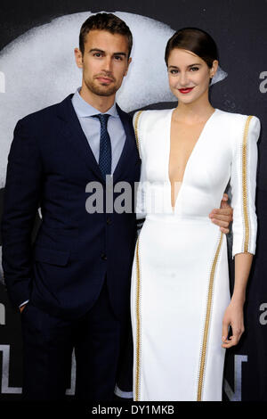 L'acteur britannique Theo James et actrice Shailene Woodley assister à la première du film "divergente" au Sony Centre cinéma à Berlin. Le 1 avril 2014./photo alliance Banque D'Images