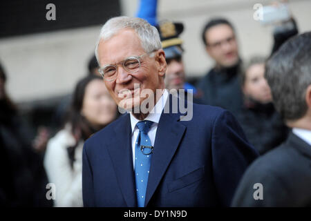 New York, USA. Le 02 avril 2014. David Letterman s'affiche à l'extérieur de la 'Late Show with David Letterman' au Ed Sullivan Theater le 2 avril 2014 à New York City/photo de l'alliance/Alamy Live News Banque D'Images