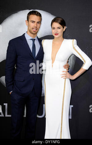 L'acteur britannique Theo James et actrice Shailene Woodley assister à la première du film "divergente" au Sony Centre cinéma à Berlin. Le 1 avril 2014./photo alliance Banque D'Images