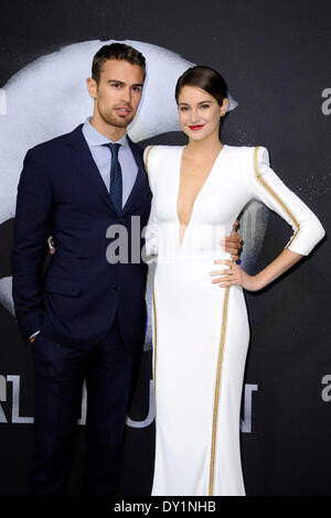 L'acteur britannique Theo James et actrice Shailene Woodley assister à la première du film "divergente" au Sony Centre cinéma à Berlin. Le 1 avril 2014./photo alliance Banque D'Images