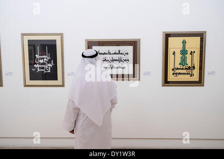Sharjah, Emirats Arabes Unis. 3 avril 2014, jour d'ouverture de Sharjah biennal calligraphie tenue en Émirat de Sharjah dans les Émirats arabes unis. Credit : Iain Masterton/Alamy Live News Banque D'Images