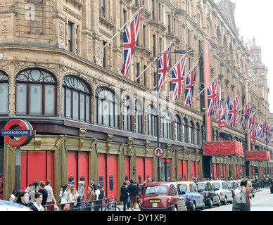 Harrods Magasin décoré durant la reine Elizabeth II's Diamond Jubilee Banque D'Images