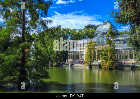 Célèbre Crystal Palace dans le parc Retiro, Madrid, Espagne. Banque D'Images