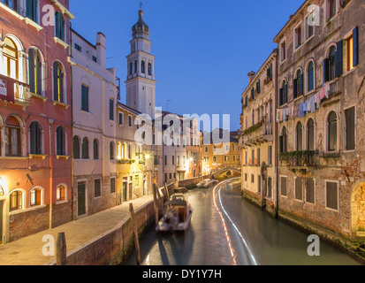 Venise - Fondamenta del Furlani et canal en matinée. Banque D'Images