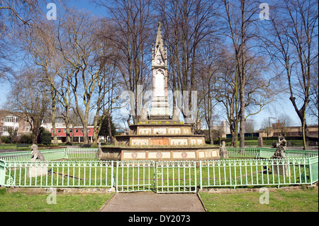 Le cadran solaire, Burdett-Coutts Memorial Gardens, Londres St Pancras. Banque D'Images