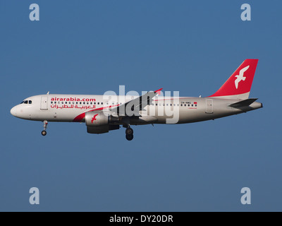 CN-NMG Air Arabia Maroc Airbus A320-214, l'atterrissage à Schiphol (AMS - EHAM), Pays-Bas, pic3 Banque D'Images