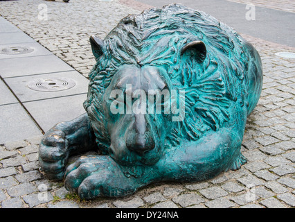 Lions en bronze sculptures de rue à Gdansk Pologne Banque D'Images