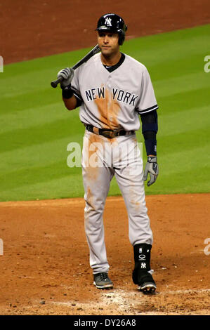 Houston, Texas, USA. 3ème apr 2014. 03 avr 2014 : New York Yankees l'arrêt-court Derek Jeter # 2 étapes dans la boîte du batteur au cours de la MLB baseball match entre les Astros de Houston et les Yankees de New York de Minute Maid Park de Houston, TX. Credit : csm/Alamy Live News Banque D'Images