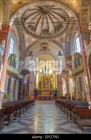 Bologne, Italie - 17 mars 2014 : nef principale de San Giacomo Maggiore. Banque D'Images