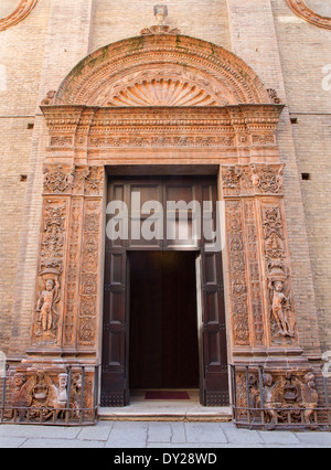 Bologne, Italie - 17 mars 2014 : portail Renaissance de l'église Chiesa Corpus Christi. Banque D'Images