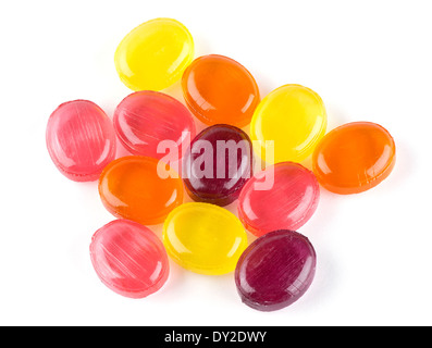 Bonbons colorés sur fond blanc Banque D'Images