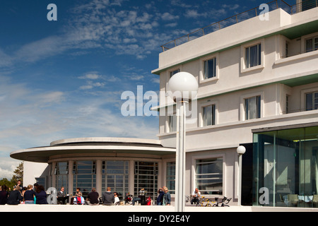 Royaume-uni, Angleterre, dans le Lancashire, Morecambe, Midland, de l'hôtel hôtel Art déco restauré café circulaire Banque D'Images