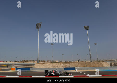 Bahreïn. Le 4 avril 2014. Adrian Sutil (GER) # 99, Sauber F1 Team - Championnat du Monde de Formule1 2014 - Rd03, Grand Prix de Bahreïn au Circuit International de Bahreïn, Sakhir, Bahreïn, vendredi 4 avril 2014 : dpa Crédit photo alliance/Alamy Live News Banque D'Images