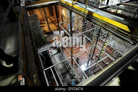Berlin, Allemagne. Le 04 Avr, 2014. Vue sur le site de construction de l'Opéra d'État Unter den Linden à Berlin, Allemagne, 04 avril 2014. Une date pour la réouverture de la maison n'a pas encore été fixée. Photo : Britta Pedersen/dpa/Alamy Live News Banque D'Images