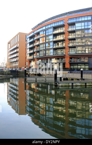 Waterside Grosvenor est un superbe développement à quai sur le Canal Grosvenor à Chelsea, Westminster, London, England, UK Banque D'Images