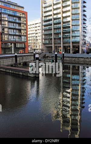 Waterside Grosvenor est un superbe développement à quai sur le Canal Grosvenor à Chelsea, Westminster, London, England, UK Banque D'Images