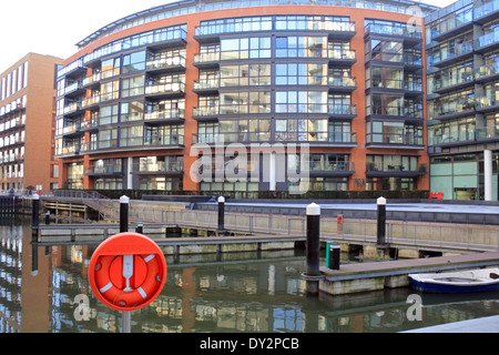 Waterside Grosvenor est un superbe développement à quai sur le Canal Grosvenor à Chelsea, Westminster, London, England, UK Banque D'Images