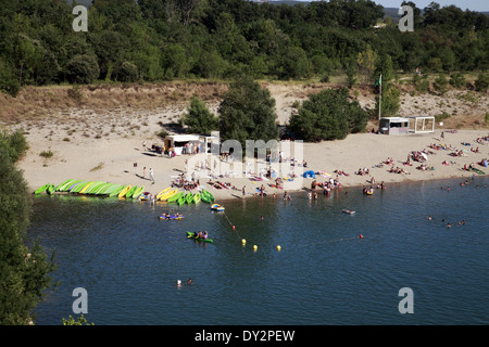 Domaine de l'eau sur le fleuve Hérault, près de Le Pont du Diable, Saint Guilhem le Désert, Languedoc Roussillon, France Banque D'Images