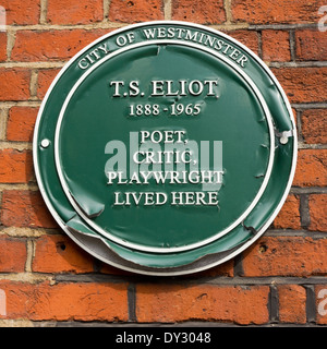 Une plaque sur Crawford hôtels particuliers dans le centre de Londres commémorant T S Eliot est temps y vivent. Banque D'Images