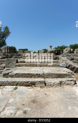 Voir les étapes d'entrée grand ruines 5ème siècle AVANT JÉSUS CHRIST Temple Zeus Olympie Péloponnèse Grèce Temple's Banque D'Images