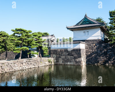 L'un des tours de garde au Palais Impérial de Tokyo, Japon. Banque D'Images