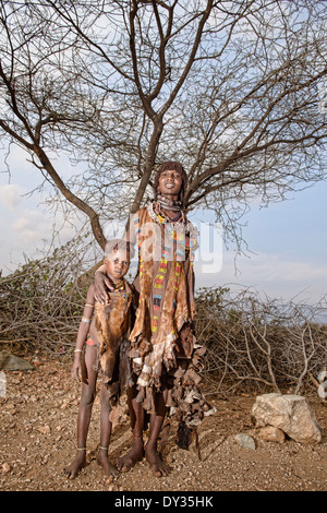 Hamer femme et sa fille près de Turmi dans la vallée de l'Omo, Ethiopie Banque D'Images