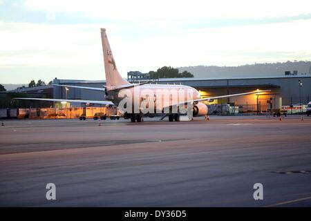 Perth. 5ème apr 2014. Photo prise le 5 avril montre un avion de la Marine américaine P-8 Poseidon à l'Aéroport International de Perth en Australie. 7e Flotte des États-Unis a envoyé deux avions de patrouille P-8 Poseidon pour aider dans la recherche d'efforts pour les disparus du vol MH370 de Malaysia Airlines. © Xu Yanyan/Xinhua/Alamy Live News Banque D'Images