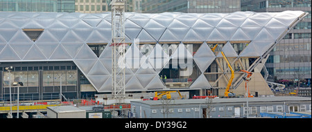 Canary Wharf traverse place gare & roof garden en construction dans les Docklands de Londres Tower Hamlets London England UK Banque D'Images