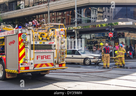 Incendie moteur en ville à Melbourne, Australie Banque D'Images