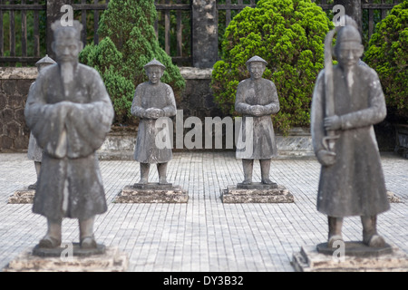 Hue, Vietnam, Asie du sud-est. Statues de pierre à l'honneur Cour, tombeau de Khai Dinh Banque D'Images